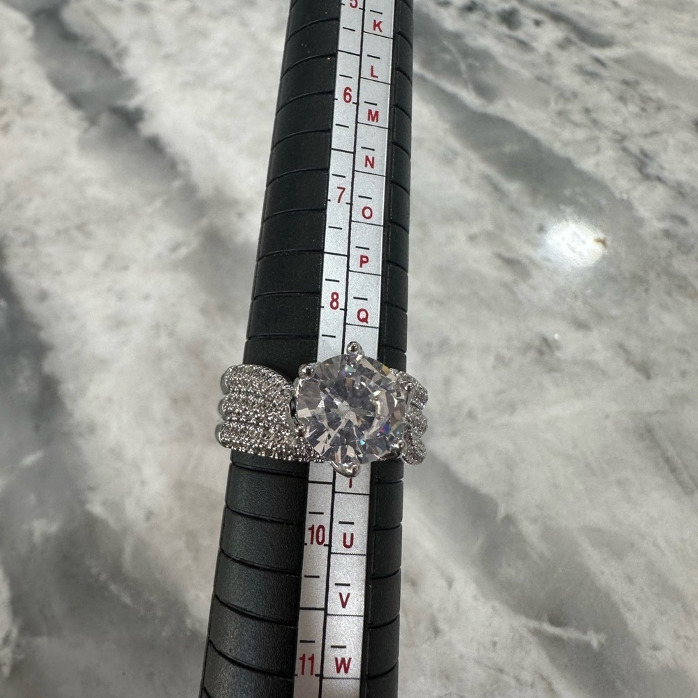 Stunning Size 9,  5 Carat Moissanite Ring S925 - Picture 11 of 12